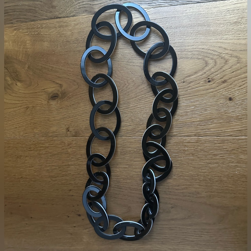 Vintage mod necklace black and white